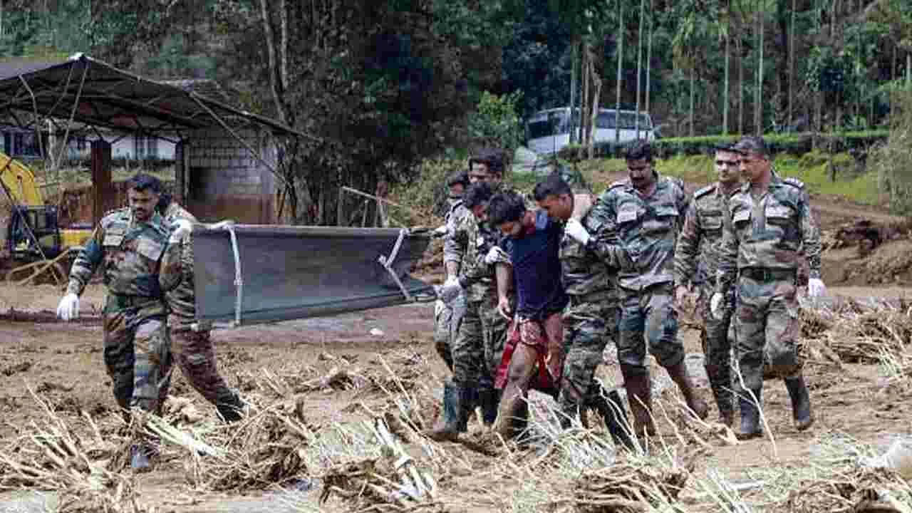 Wayanad Landslide: కష్టకాలంలో మేము సైతం అంటున్న యూడీఎఫ్ ఎమ్మెల్యేలు.. ఒక నెల జీతం వయనాడ్ బాధితులకే