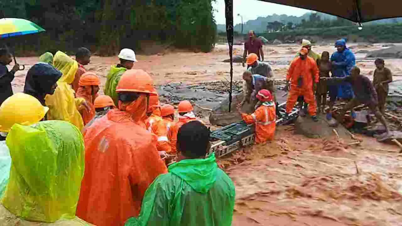 Kerala: రంగంలోకి నేవీ..!!