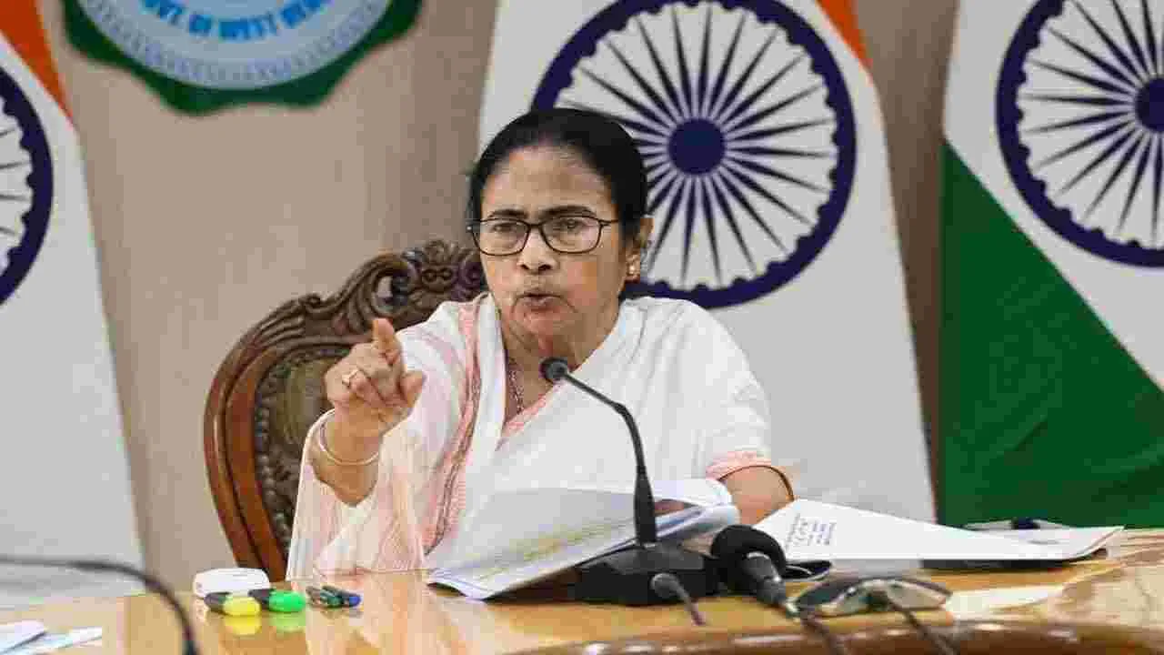 Mamata Banerjee: బీమా ప్రీమియంపై జీఎస్‌టీ.. నిర్మలా సీతారామన్‌కు మమత లేఖ