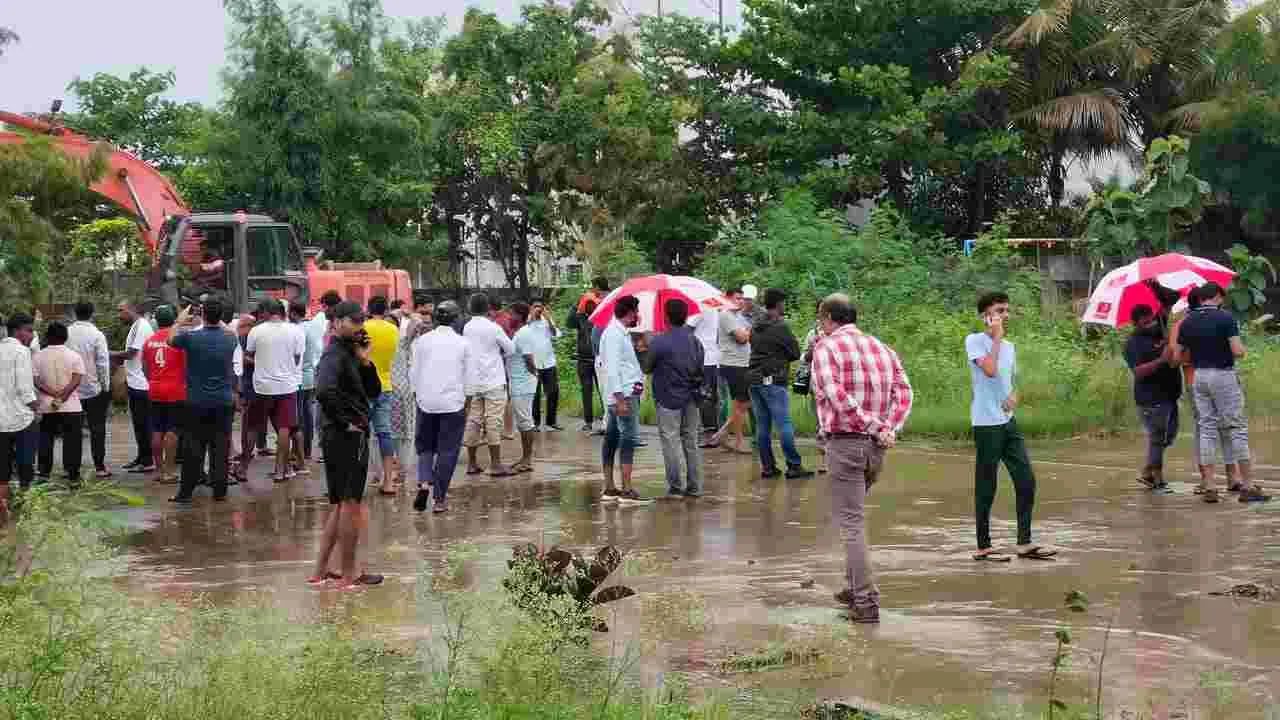 Rain Alert: వరద ముంపులో మోకిలా గ్రామం..