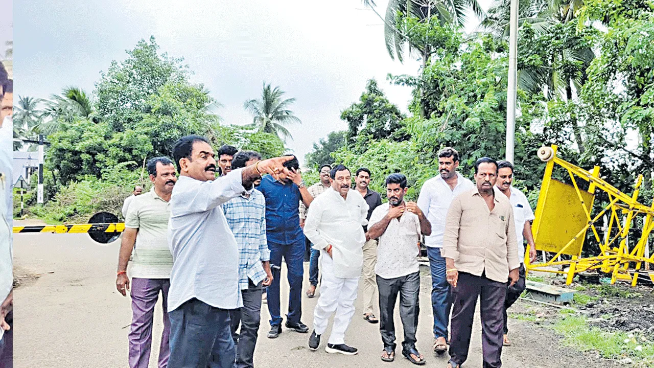 పూడిక తీత పనుల పరిశీలన