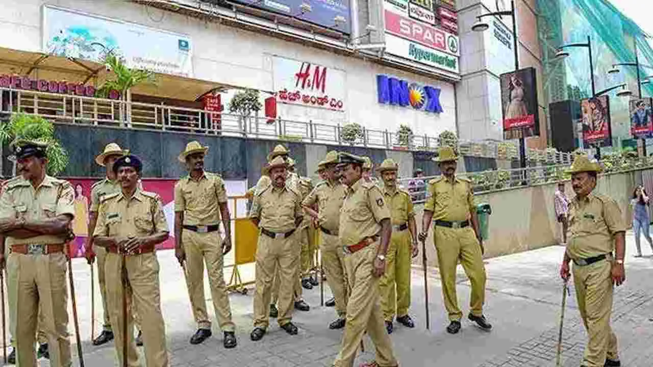 Bengaluru Student: పార్టీ నుంచి ఇంటికి వెళ్తున్న యువతిపై దారుణం.. 