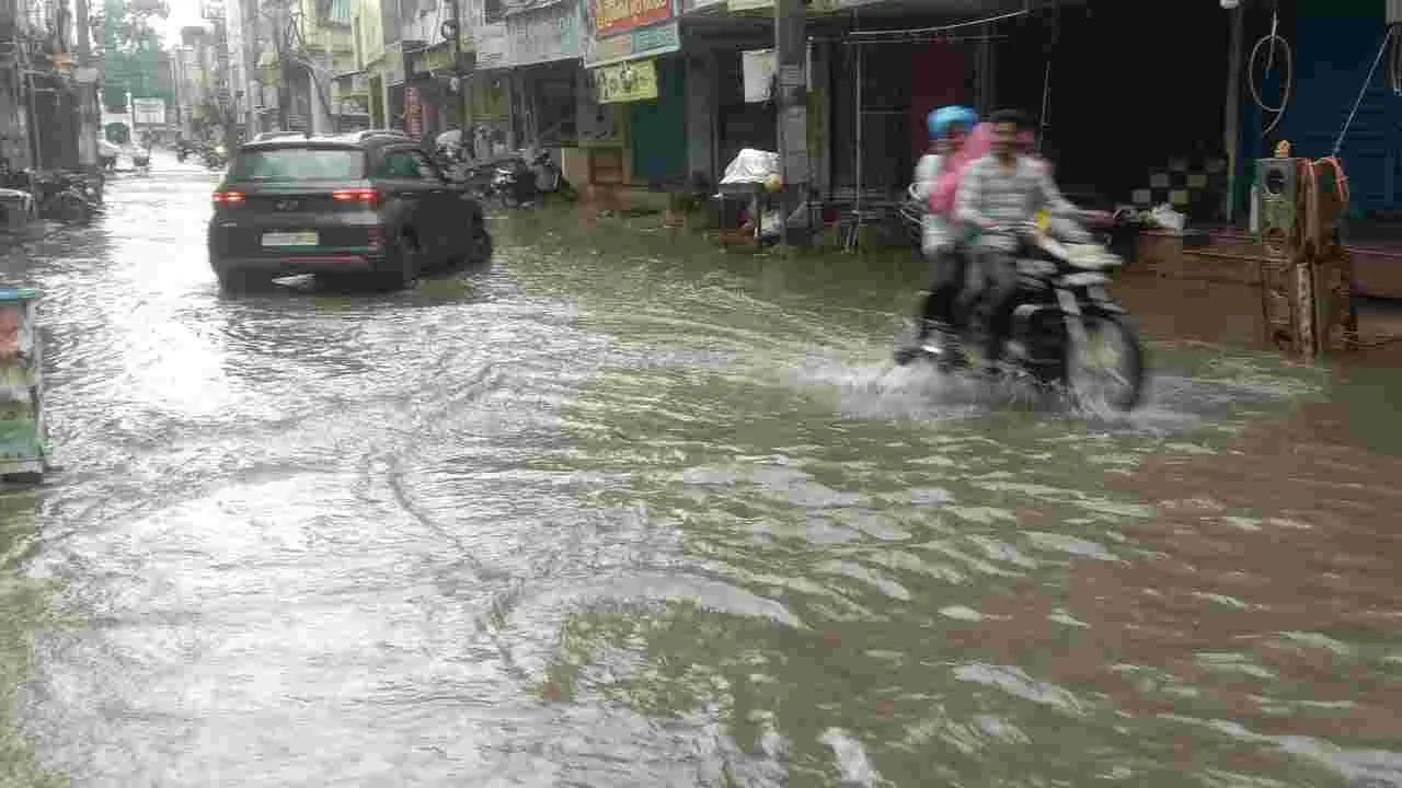 Rain Alert: ఖమ్మంలో భారీ వర్షం దృశ్యాలు..