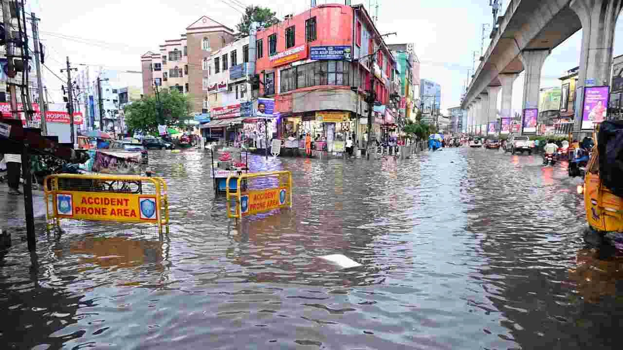 హైదరాబాద్‌లో వర్ష బీభత్సం దృశ్యాలు..