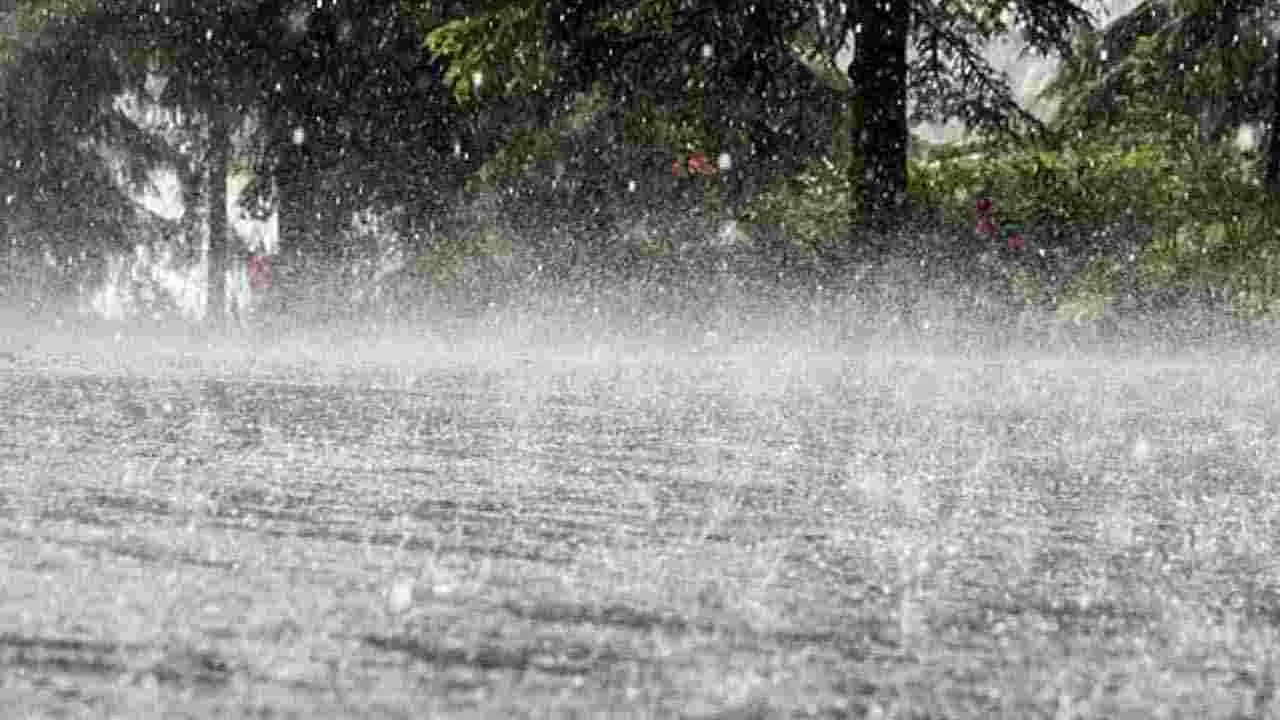 Heavy Rains: చింతపల్లి - నర్సీపట్నం ప్రధాన రహదారిలో రాకపోకలు బంద్