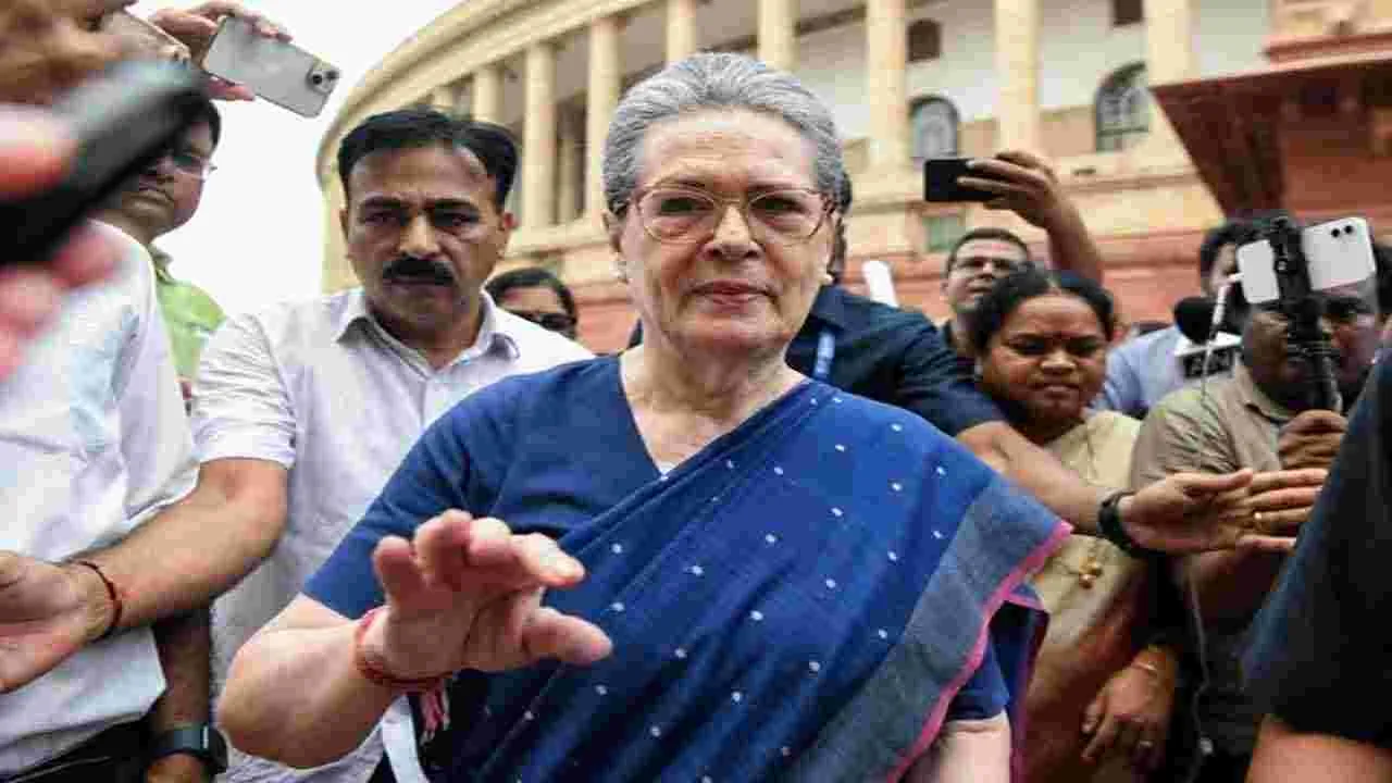 Sonia Gandi: జనగణన పట్టదా?.. కేంద్రాన్ని నిలదీసిన సోనియాగాంధీ