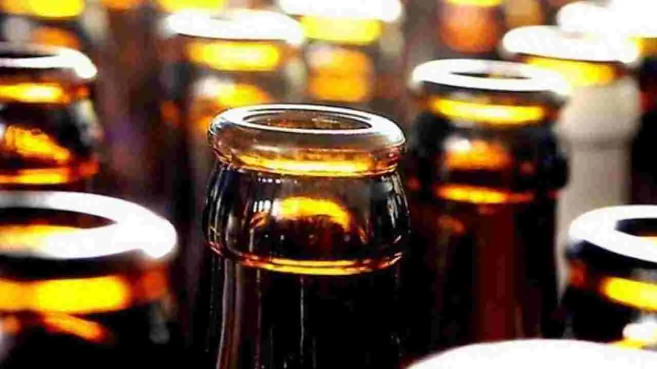 Spurious Liquor: కల్తీ మద్యం తాగి..  14 మందికి తీవ్ర అస్వస్థత