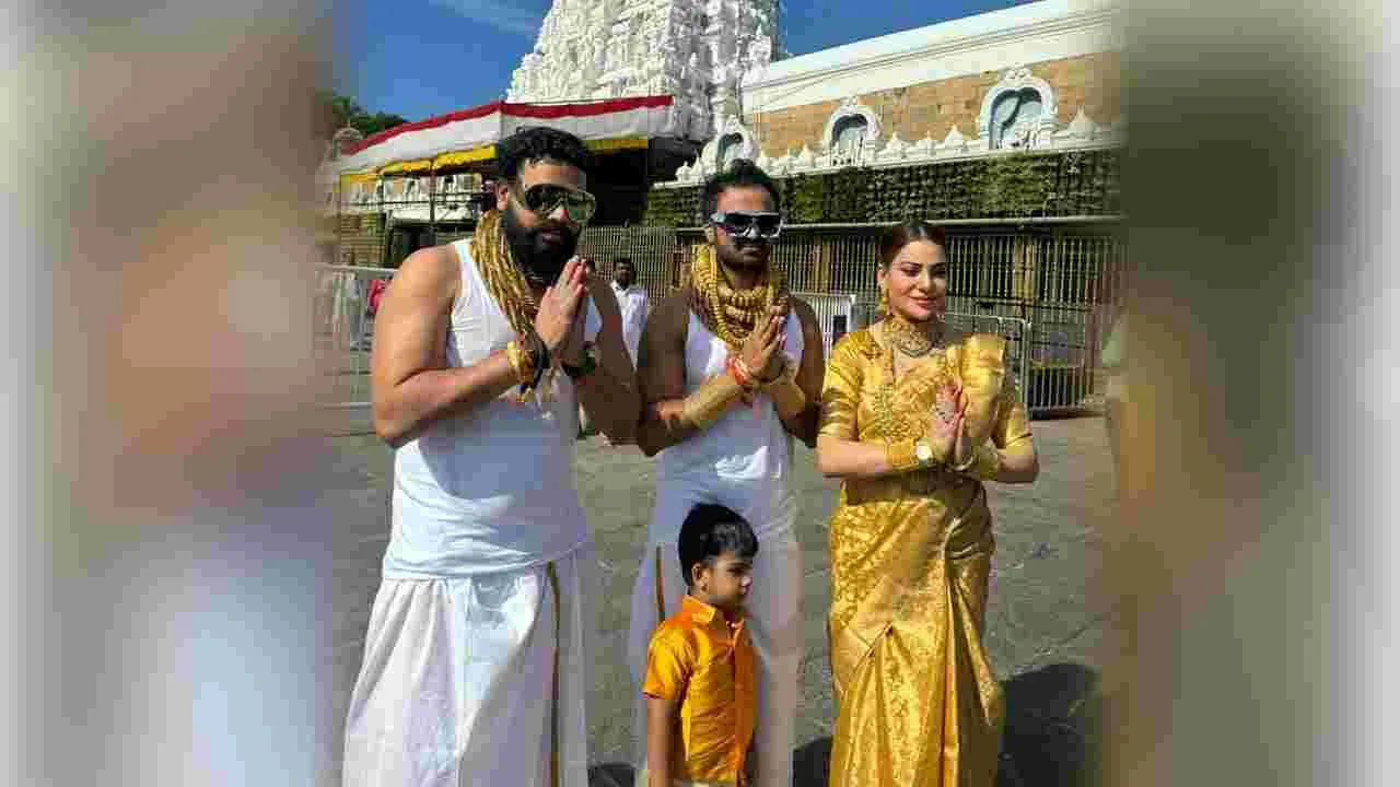 Tirumala: శ్రీవారి ఆలయం వద్ద గోల్డ్ మ్యాన్ల హల్చల్..