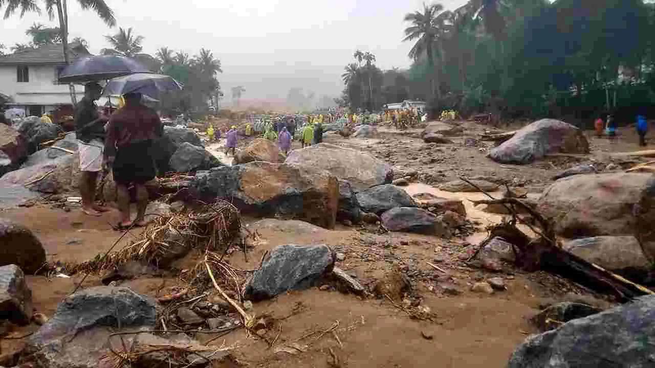 Wayanad Landslides: పోస్టుమార్టం చేయలేక పారిపోవాలనుకున్నాం.. వయనాడ్ వైద్యుల ఆవేదన