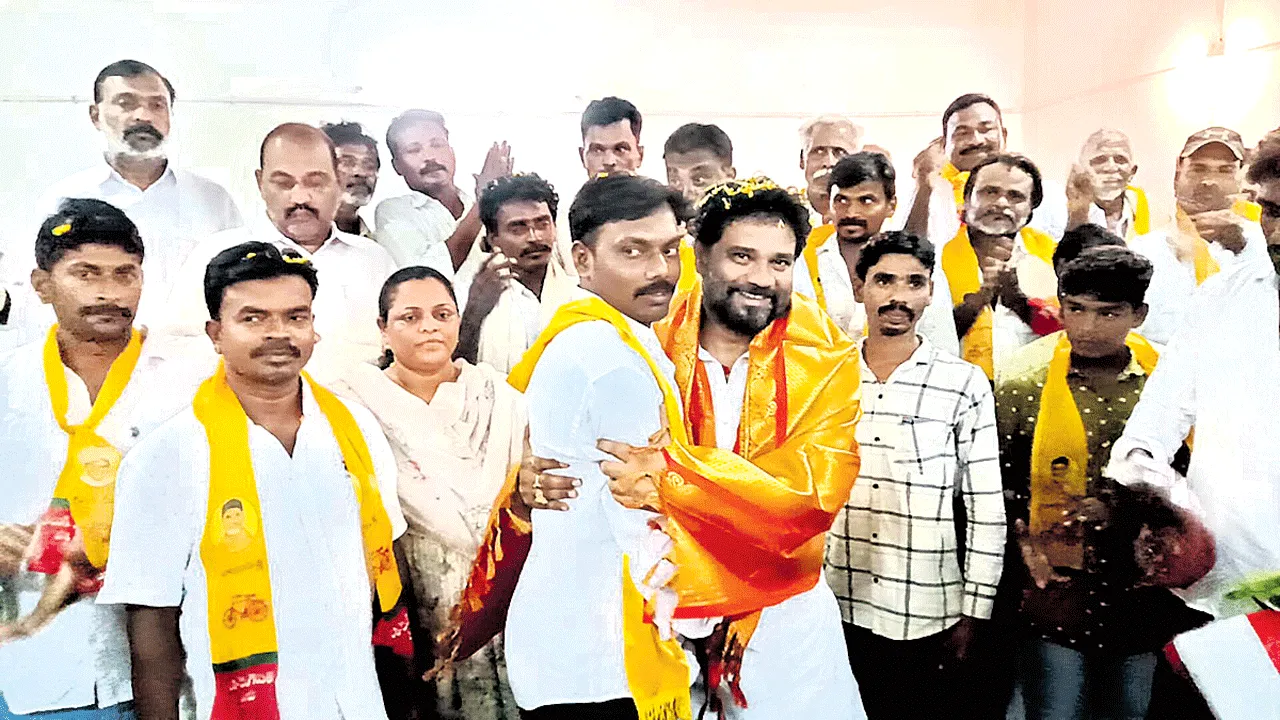 Joining TDP టంగుటూరు సర్పంచ  టీడీపీలో చేరిక