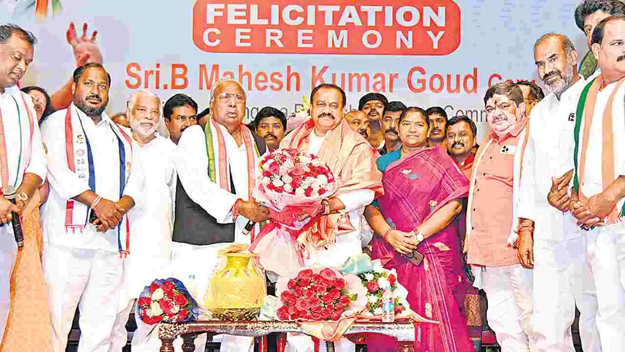 Mahesh Kumar Goud: బీసీని బీఆర్‌ఎస్‌ అధ్యక్షుడిగా చేసే దమ్ముందా?