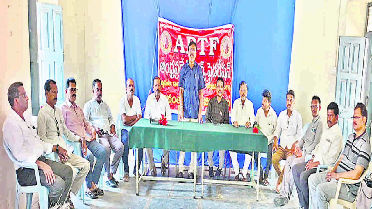 APTF: నెలవారీ ఉద్యోగోన్నతులు ఇవ్వాలి