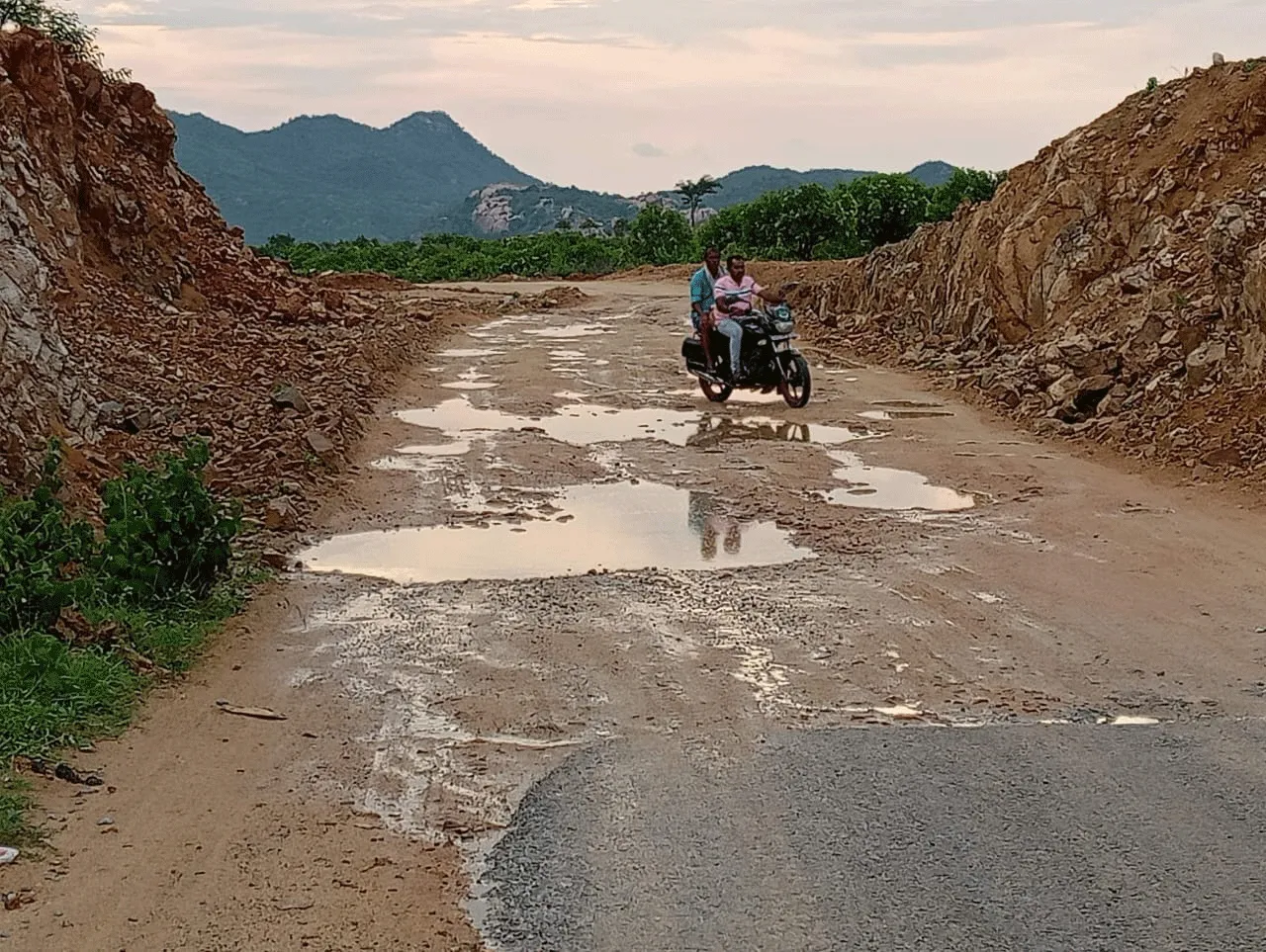 Highway work be Completed : హైవే పనులు పూర్తి అయ్యేదెన్నడో