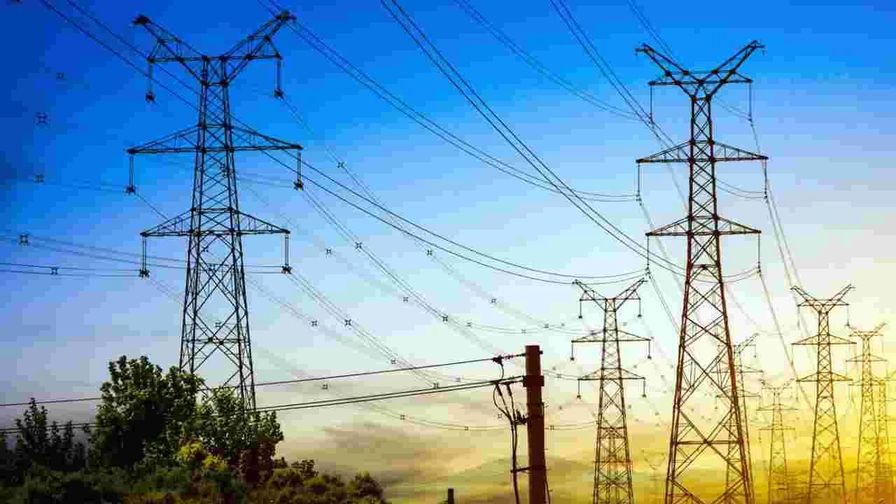 Discoms: ఖరీదైన విద్యుత్తుకు స్వస్తి!