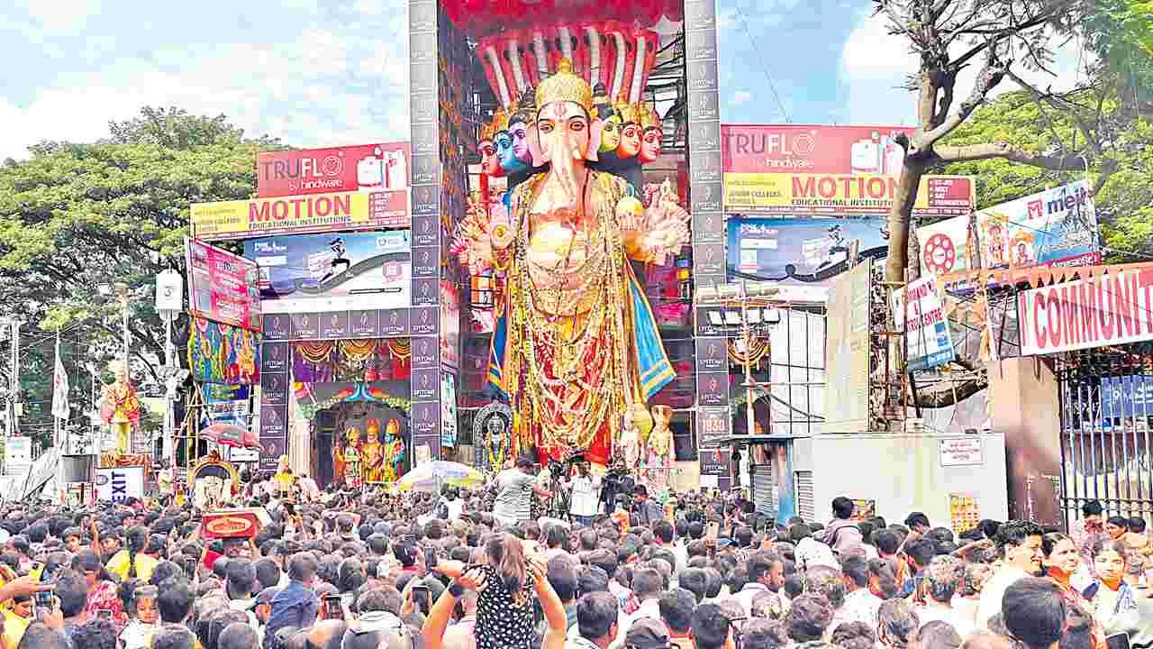 Ganesh immersion: గణేశా.. ట్యాంక్‌బండ్‌ పిలిచె!