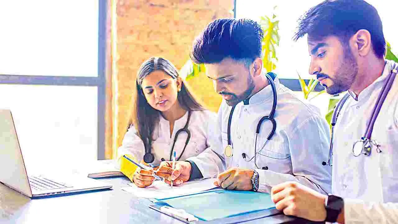 MBBS Seats: 320 ఎంబీబీఎస్‌ సీట్లకు ఎసరు!