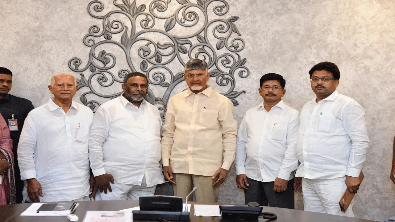 ప్రొద్దుటూరు అభివృద్ధిపై సీఎంను కలిసిన ఎమ్మెల్యే వరద 