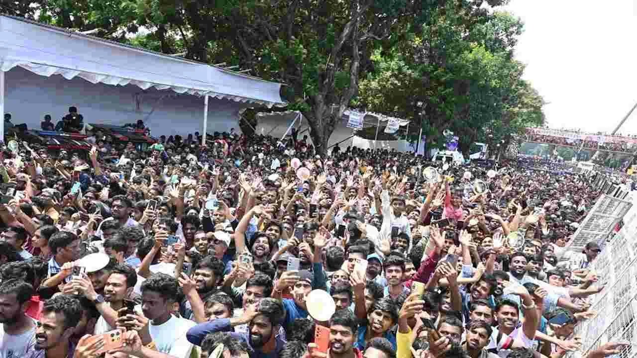 Ganesh Immersion in Hyderabad: కన్నుల పండుగగా గణేష్ నిమజ్జనాలు