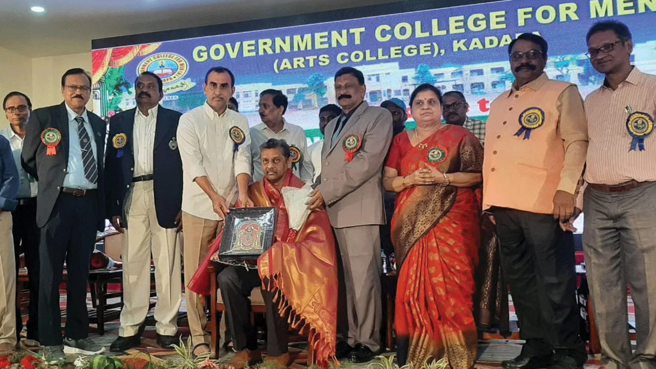 Development of the College : కళాశాల అభివృద్ధికి నిరంతరం కృషి