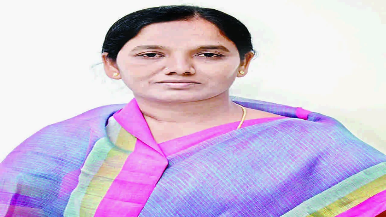 MLA SUNITA:  వీలైనన్ని చెరువులకు నీరివ్వాలి