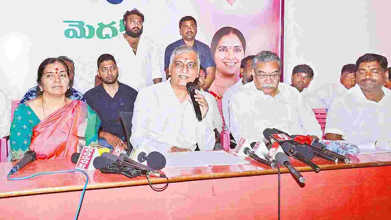 MLA Harish Rao : కేసీఆర్‌ను తిట్టకుంటే రోజు గడవదా?