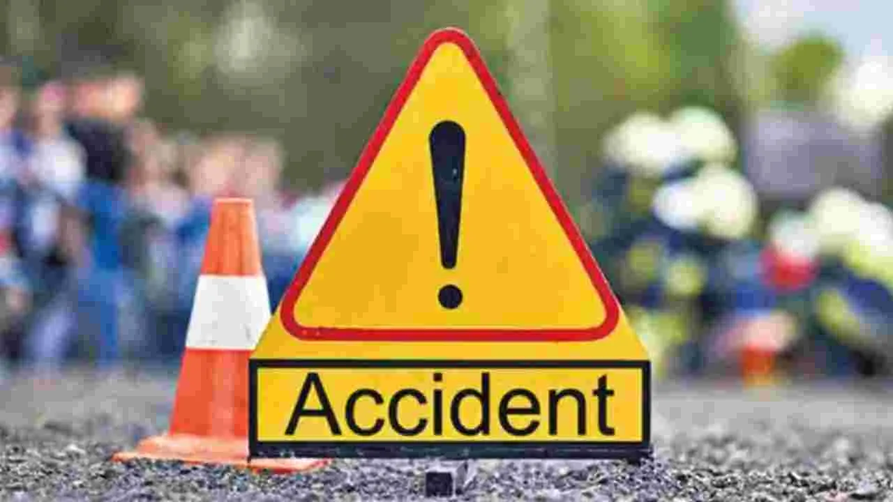 Accident: ఆలయానికి వెళ్లి వస్తుండగా ఘోర ప్రమాదం.. 8 మంది మృతి, 18 మందికి గాయాలు