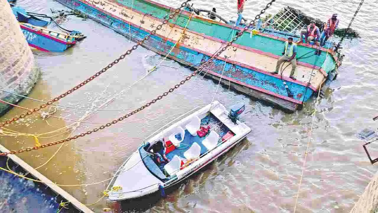 Prakasam Barrages: పడవల తొలగింపులో కొత్త విధానానికి శ్రీకారం...