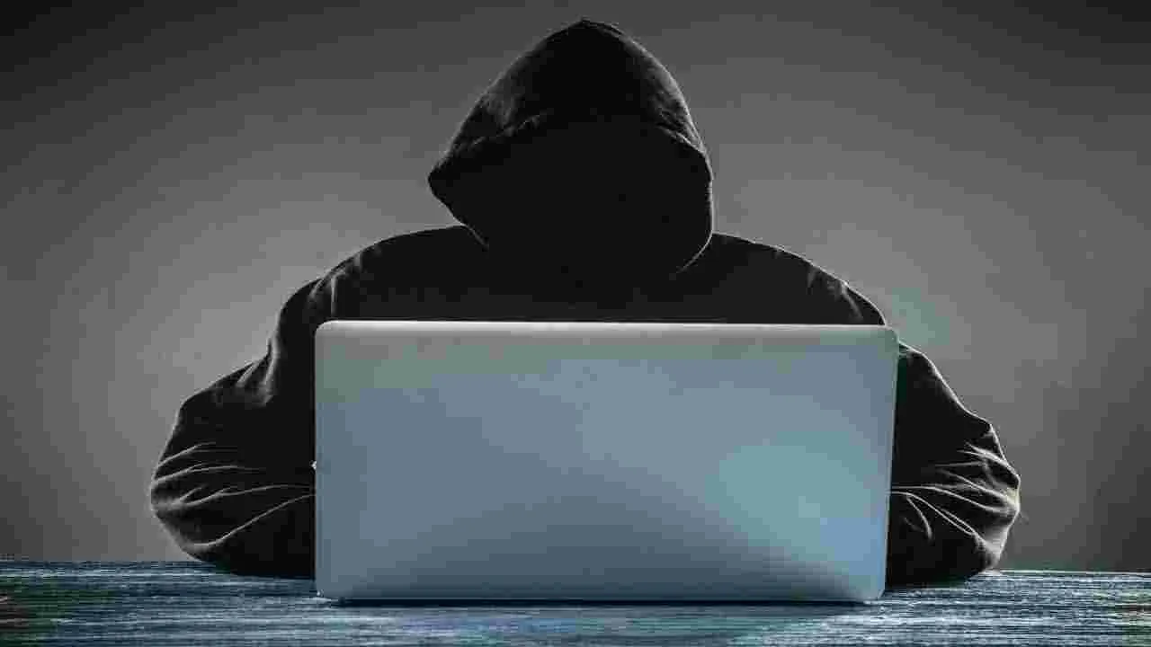 Cyber ​​criminals: వృద్ధుడి నుంచి రూ.8.94 లక్షలు కొల్లగొట్టిన సైబర్‌ క్రిమినల్స్‌..