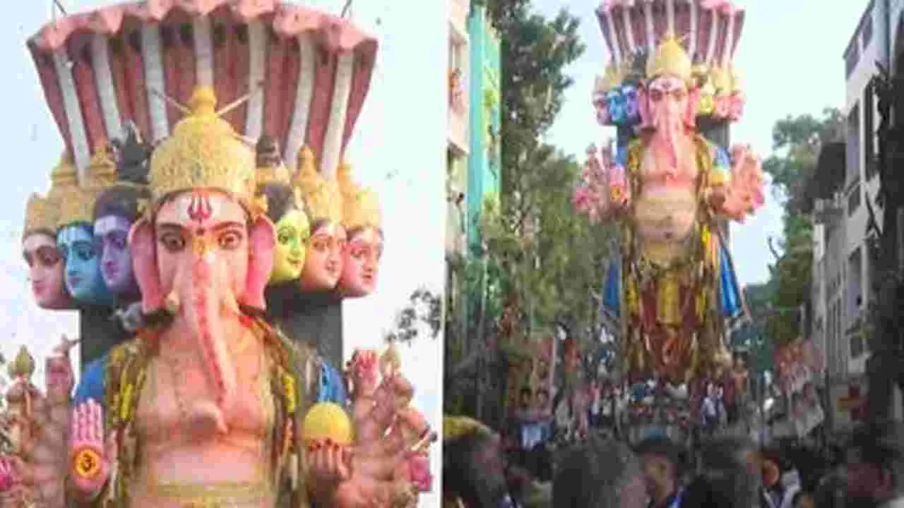 Shobhayatra: ఖైరతాబాద్ గణేష్ శోభాయాత్ర..