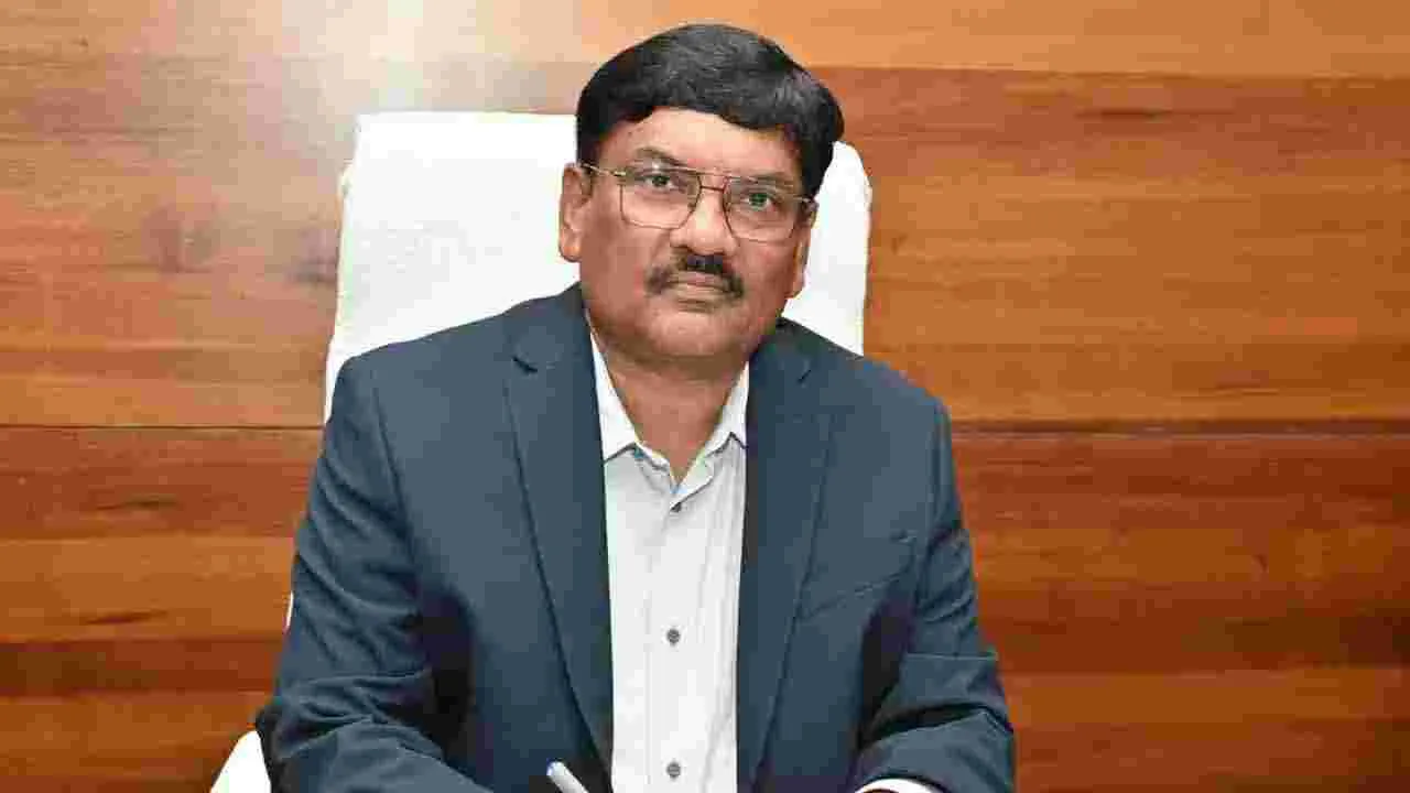 GMC Commissioner: ఆక్రమణదారులు ఆక్రమణలు తొలగించండి.. లేకపోతే