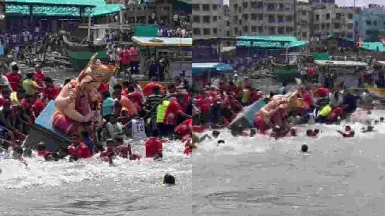 Boat Capasises: గణేష్ నిమజ్జనంలో అపశ్రుతి.. తృటిలో తప్పిన భారీ ప్రమాదం