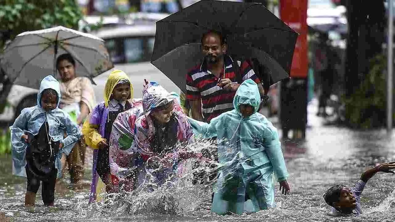 Heavy Rains: జర పైలం.. ఈ జిల్లాలకు రేపు భారీ వర్ష సూచన