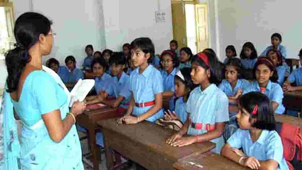 Teacher Transfers: సర్దుబాటుతో 4 వేల మంది టీచర్ల బదిలీ!