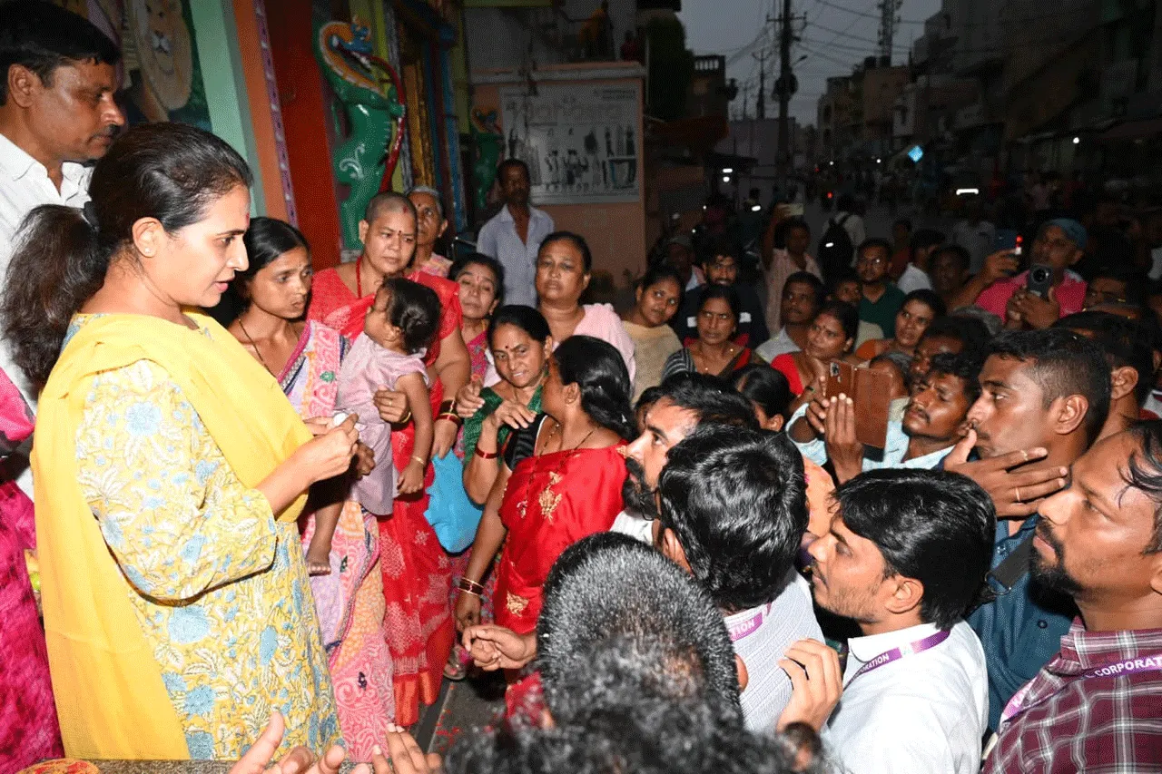 దుర్భర స్థితిలోనూ సంక్షేమ బాట: ఎమ్మెల్యే మాధవి