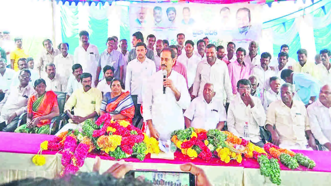 MLA KANDIKUNTA: హంద్రీనీవా నీటిని తెస్తాం  