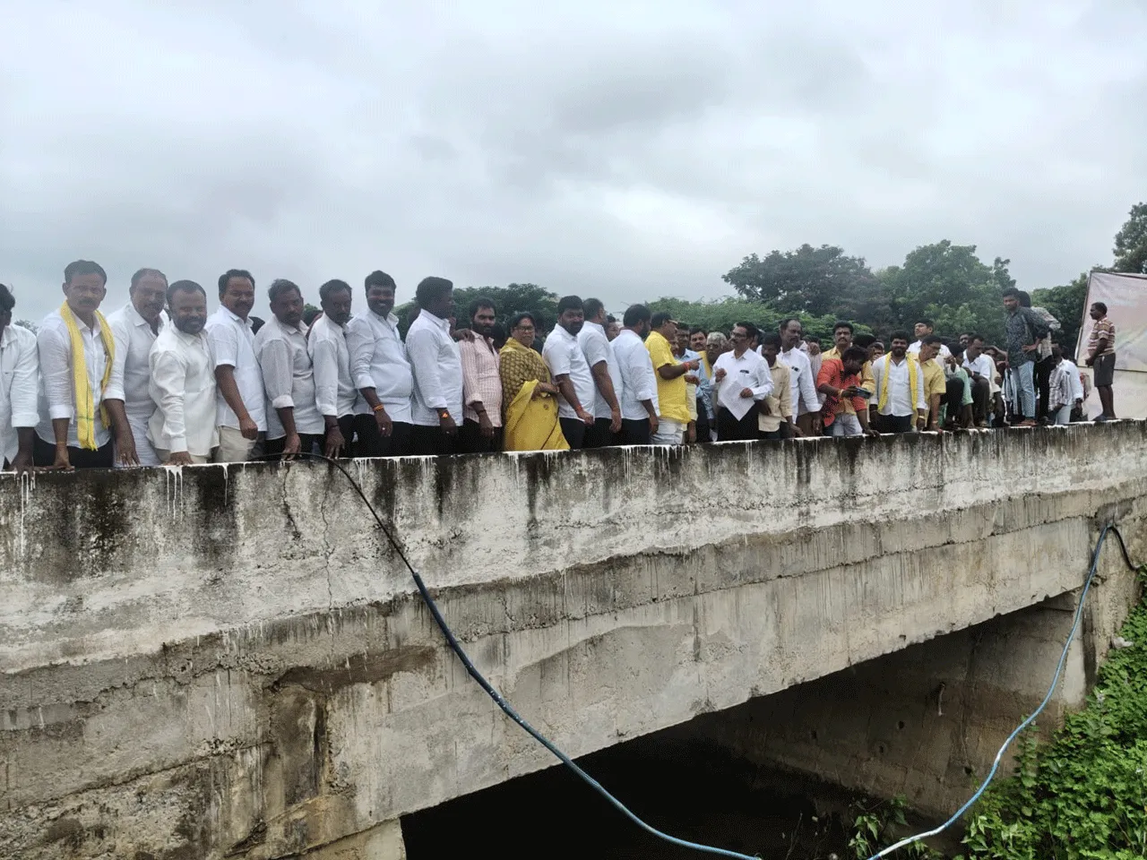 హంద్రీ-నీవాతో సాగు, తాగునీరిస్తాం