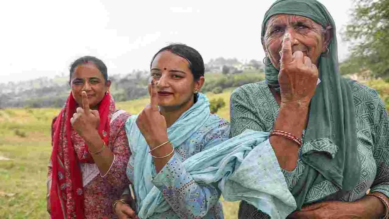 Jammu and Kashmir Elections: రెండో విడతలో 56 శాతం పోలింగ్ నమోదు