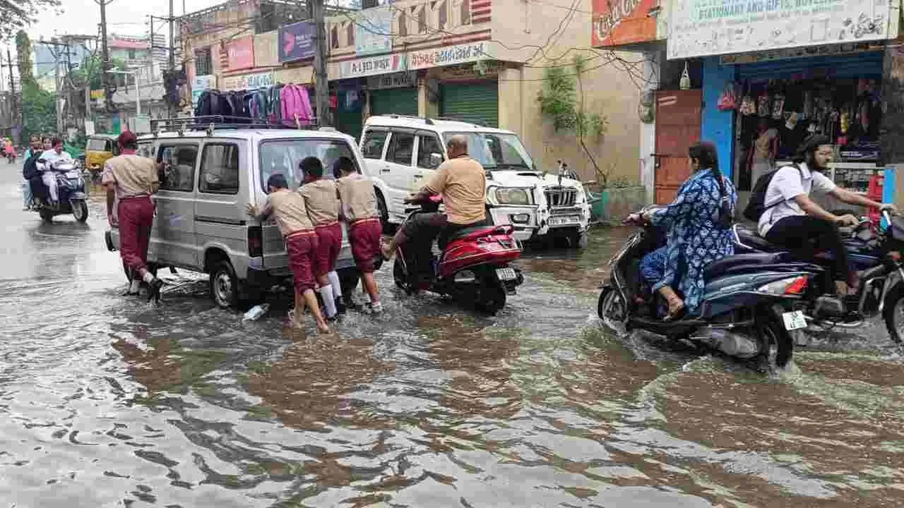 Rain Alert: హైదరాబాద్‌లో భారీ వర్షం..