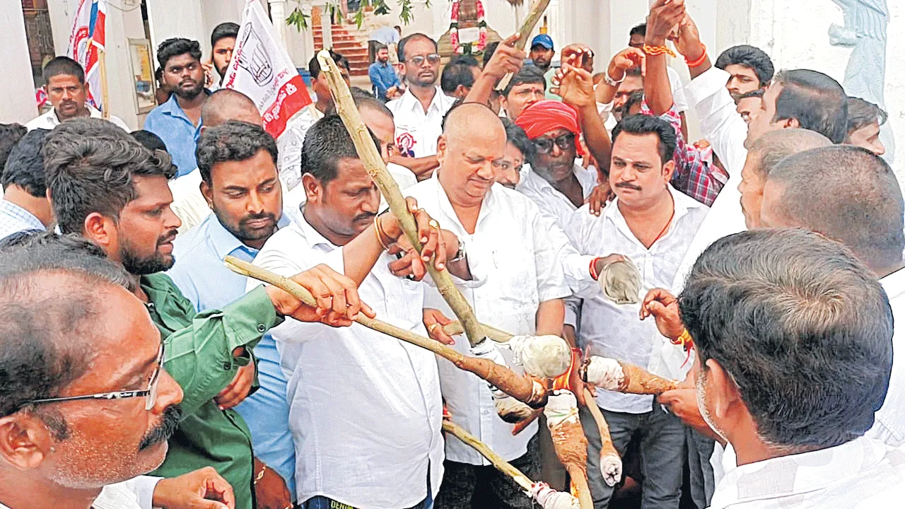 పవన్‌ దీక్షకు సంఘీభావం