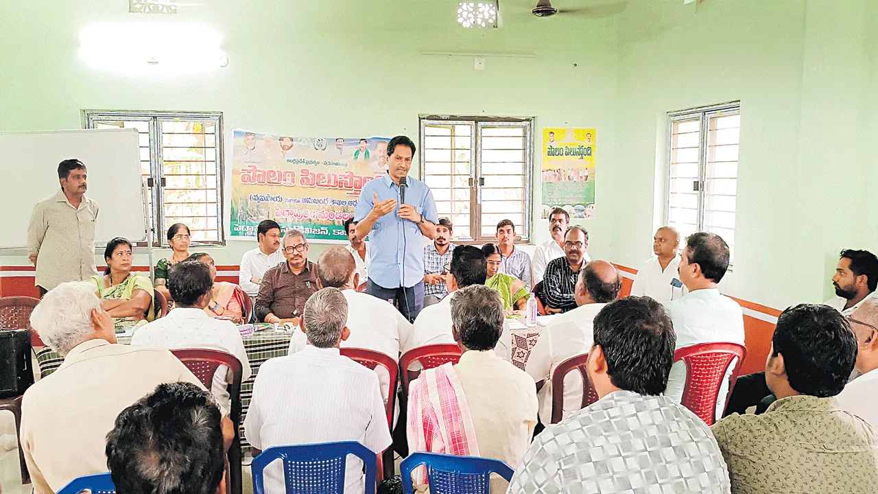 ప్రకృతి వ్యవసాయం దిశగా రైతులు అడుగులు వేయాలి