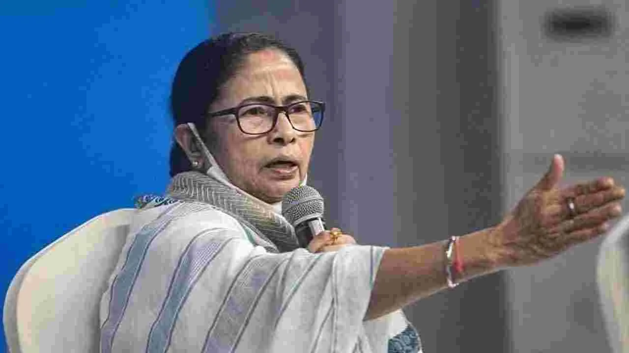 Mamata Banerjee: డీరైల్‌మెంట్స్‌లో ఇండియన్ రైల్వేస్‌దే ప్రపంచ రికార్డు