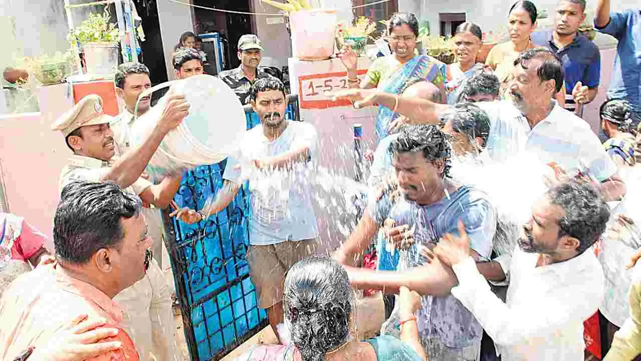 Musi River: మా ఇళ్లు కూల్చొద్దు.. గో బ్యాక్‌! 