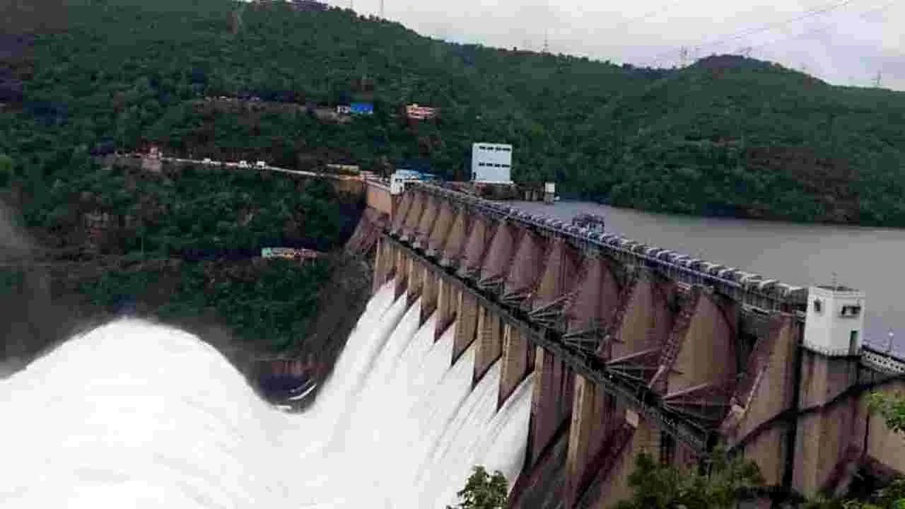 Srisailam: శ్రీశైలం ప్రాజెక్టుకు 97 వేల క్యూసెక్కుల వరద..