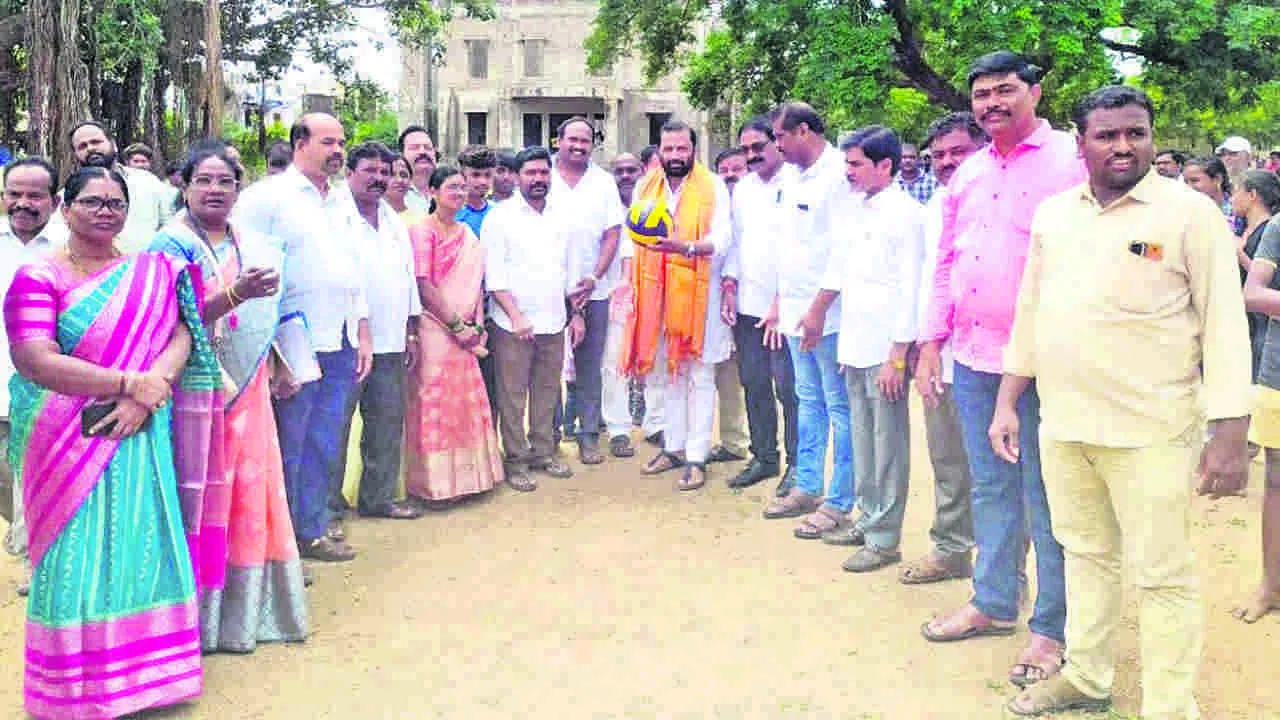 SCHOOL GAMES: విద్యార్థులు క్రీడల్లో రాణించాలి