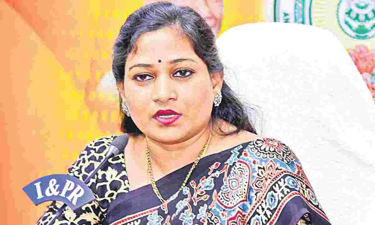 Minister Anitha: పండుగలకు చేనేత వస్త్రాలనే ధరిద్దాం..నేతన్నలను ఆదరిద్దాం