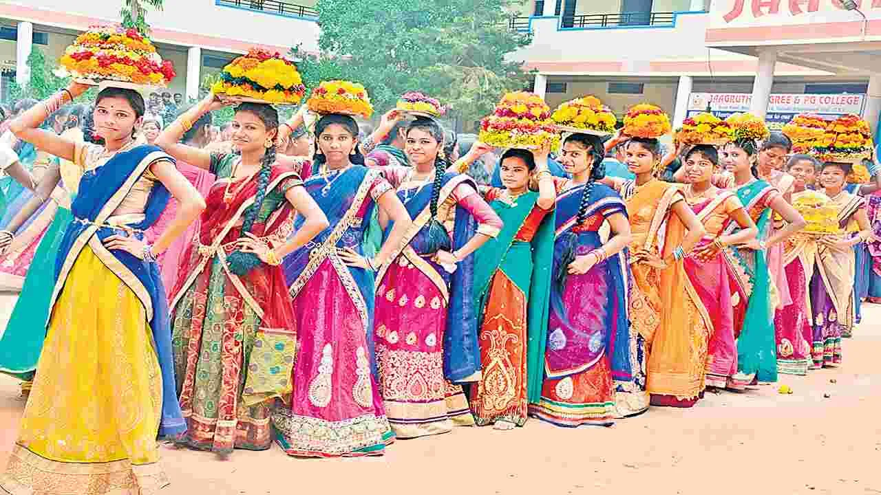 Bathukamma Special: శ్రీగౌరి నీ పూజ ఉయ్యాలో...