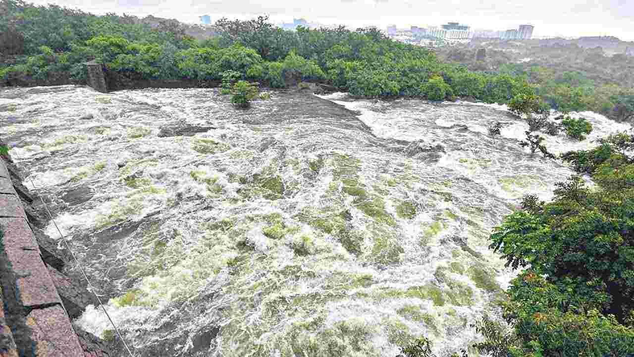 Gandipet Reservoir: మరో రెండు గేట్ల ఎత్తివేత..