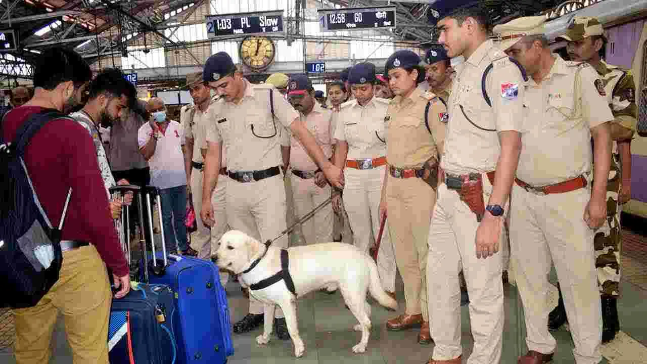 Mumbai: నగరానికి పొంచి ఉన్న ముప్పు.. అప్రమత్తమైన పోలీసులు