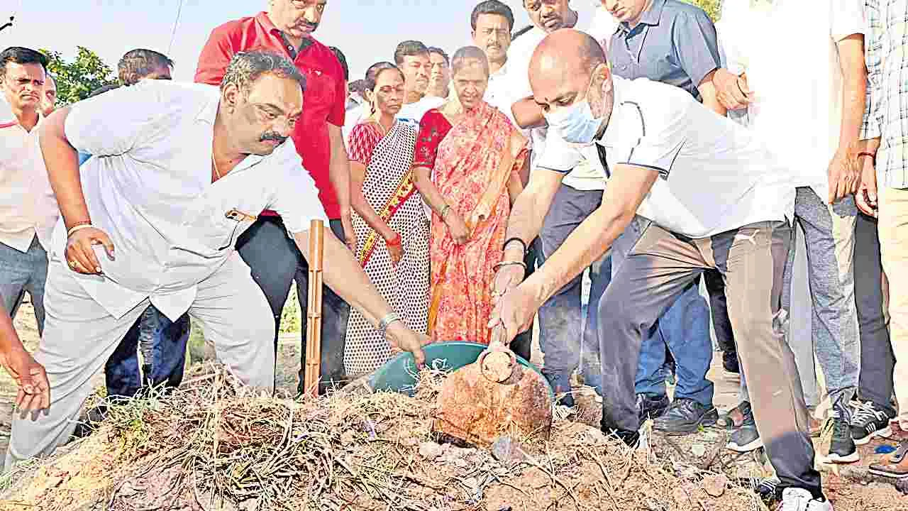 Bandi Sanjay: హైడ్రాతో వసూళ్లపర్వం..