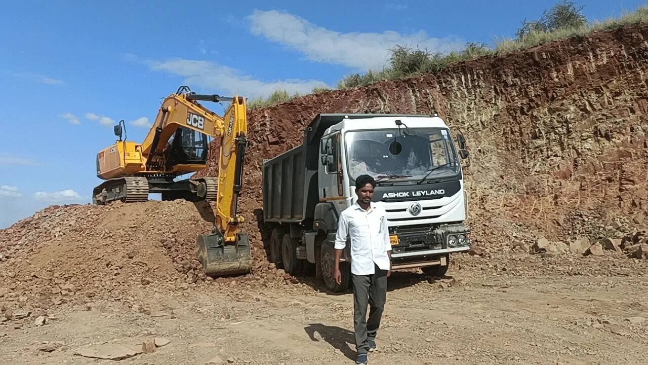 గ్రీన ఫీల్డ్‌ రోడ్డు పనులను అడ్డుకున్న గ్రామస్థులు